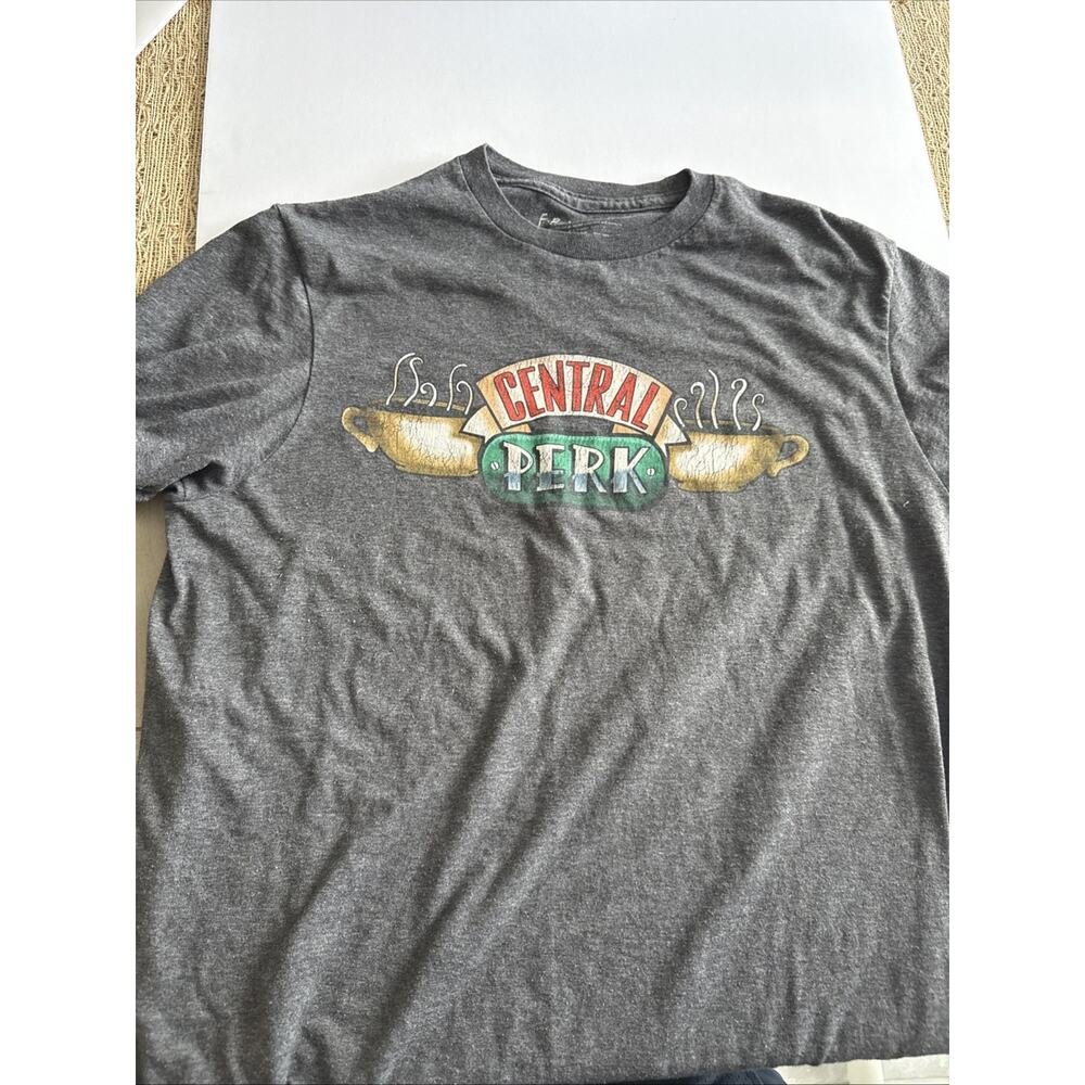 Friends Television Series “ Central Perk “Mens Grey T-Shirt Size Medium
